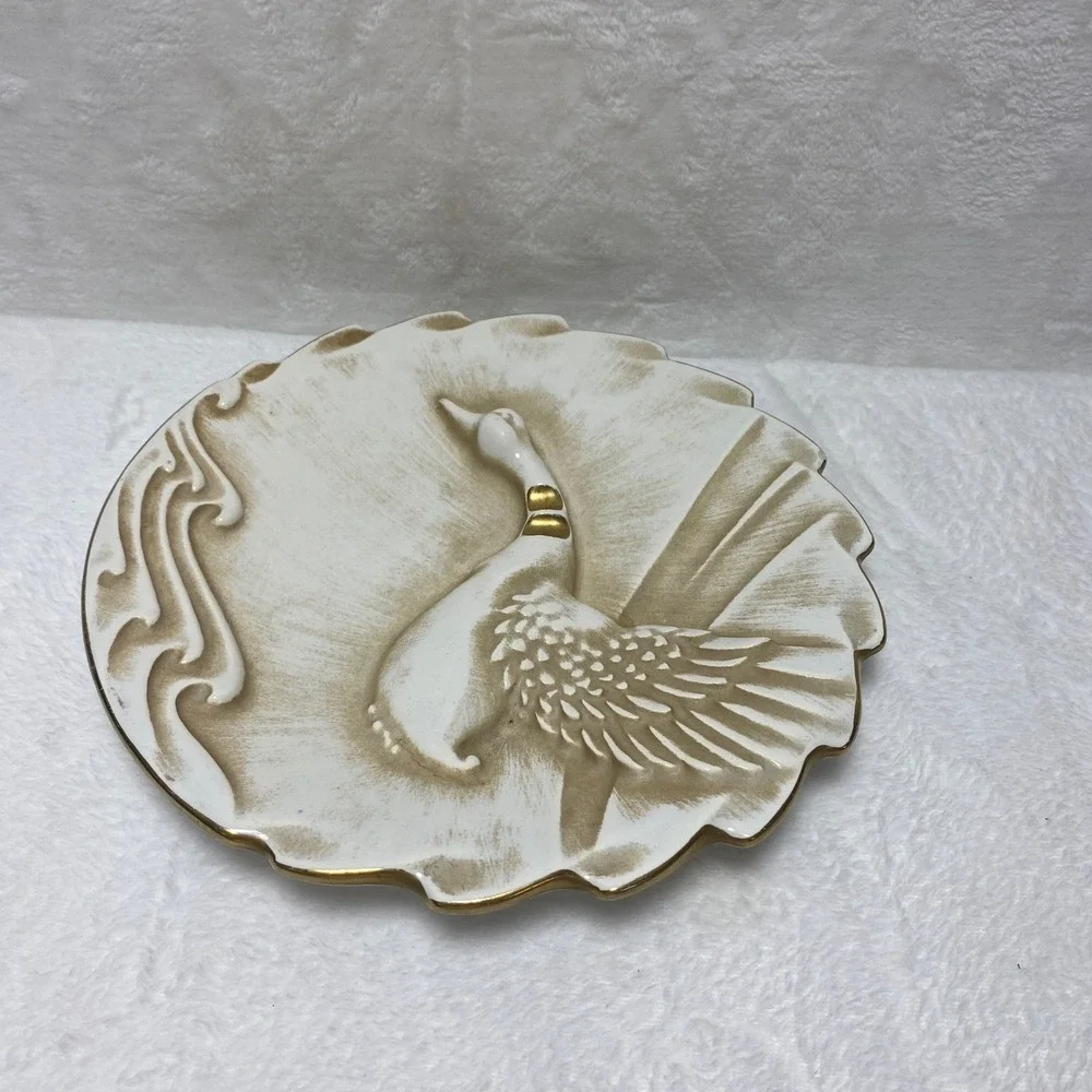 VTG Haeger Embossed Duck Goose White Plate Gold Tone Accent Decorative‎ Wall Art